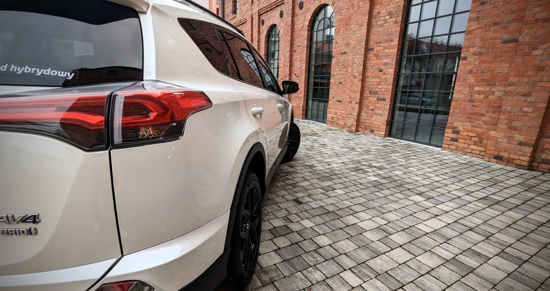 Toyota RAV4 cena 119900 przebieg: 59000, rok produkcji 2018 z Poznań małe 172